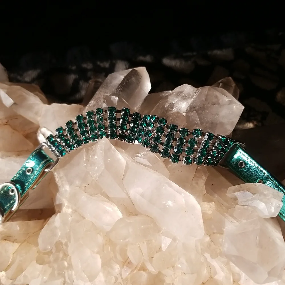 Vtg 1960s-70s era Emerald Green Rhinestone Dog /Cat Collar New unworn sz 14